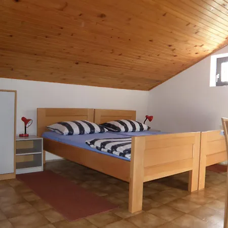 Vandrerhjem Hi Veli Lošinj