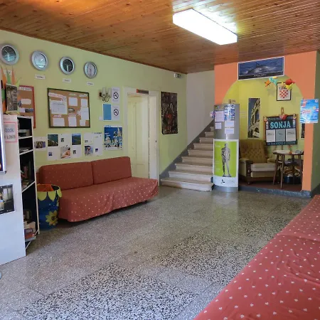 Vandrerhjem Hi Veli Lošinj