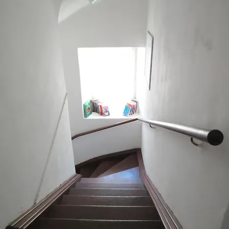 Hi
